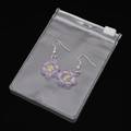 Lila Blumen-Perlenohrringe mit gelber Mitte in transparentem PVC-Aufbewahrungsbeutel - 7x10cm (10 Stück/Packung)