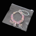 Blumen-Perlenarmband mit violetten Blüten und Perlen in durchsichtiger PVC-Tasche - 15x15cm (10 Stück/Packung)