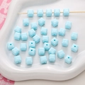 Cuentas de cubo de acrílico azul cielo con agujero central para joyería DIY y artesanía - 8mm / Azul