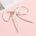 Weißer lackierter Schleifenanhänger aus Legierung für DIY-Schmuck und Basteln - Groß / Gebrochenes Weiß