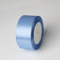 Hellblaues Satinband auf Rolle für DIY-Geschenke und Bastelarbeiten mit Glanzeffekt - Breite Version / Seeblau