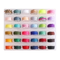 Doe-het-zelf sieraden kit met 36 gekleurde spoeltjes in een plastic opbergdoosje - Grote capaciteit elastische koordset (FXS016-36)