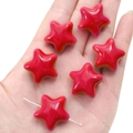 Cuentas de estrella en acrílico rojo brillante con degradado para joyas DIY - 23x22mm Agujero Aprox 2mm 2 Piezas/Paquete / Rojo