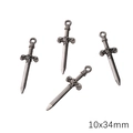 Set di quattro ciondoli a spada in lega argento antico 10x34mm per gioielli fai-da-te - Stile a Forma di Spada / Confezione da 10 / Canna di fucile