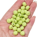 Perles irrégulières en acrylique vert clair avec finition lisse pour bijoux faits main - Jaune-vert