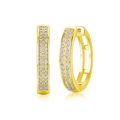 Vue détaillée de boucles d'oreilles huggie dorées avec double rangée de zircons blancs - Paire / Or(E13354)