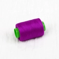 Singolo rocchetto di filo per cucire in poliestere viola di qualità su anima in plastica - Circa 300m (1 Pezzo/Confezione) / Ciano Giada