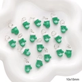 Colgantes de manoplas navideñas verdes con copos de nieve para joyas artesanales - Colgante de Guante Esmaltado / 1 Pieza (10x15mm, Agujero 5mm) / Guante Verde con Borde Blanco