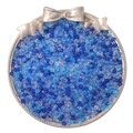 Mélange de perles en verre bleues de 2 à 4 mm pour bijoux DIY sur un plateau argenté - Série Bleue