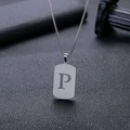 Collar minimalista de acero inoxidable plateado con colgante rectangular calado letra P - Estilo Letra P Hueca (HP0046SP)