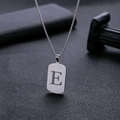 Zilveren roestvrijstalen halsketting met een minimalistische uitgesneden letter E hanger - Letter E Hol Ontwerp (HP0046SE)