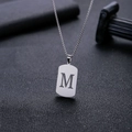 Gepolijste roestvrijstalen ketting met een hanger voorzien van een uitgesneden letter M - Letter M Hol Ontwerp (HP0046SM)