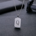 Roestvrijstalen Q letter militaire tag hanger aan kogelketting in zilveren afwerking - Letter Q Hol Ontwerp (HP0046SQ)