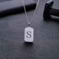 Moderne zilveren roestvrijstalen boxketting met een opengewerkte letter S hanger - Letter S Hol Ontwerp (HP0046SS)