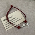 Dettaglio del bracciale corda rossa fatto a mano con ciondolo elefante argento S925 - Corda Agata Rossa Elefante