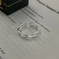 Detailopname van het S925-keurmerk op de vintage geometrische holle schakelringband - Verstelbaar Open / Zilver