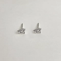 Détail de boucles d'oreilles puces étoiles en argent S925 avec contour noir interne - Argent 925 / Or Blanc - Étoile