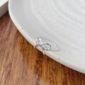 Makroaufnahme von S925 Silber-Schleifenring mit Seilstruktur und verstellbarem Design - Einstellbar Offen / Silber