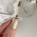 Dettaglio anello regolabile a doppio strato in argento S925 con brillanti pietre di cristallo - Aperto Regolabile / Argento