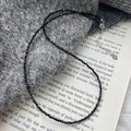 Dettaglio di perline di spinello nero sfaccettate con chiusura in argento S925 e cuore - Argento 925 / Oro Bianco