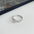 Macro view of silver chain design ring with round brilliant cut white gemstone inlay - Adjustable Open / White Gold