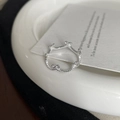 Gedetailleerde close-up van de S925 zilveren strikkroonring met elegante kralentextuur - Verstelbaar Open / Zilver