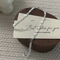 Nahaufnahme von S999 Silberarmband mit Rosen-Gliedern und verstellbarem Verschluss - 990 Silber / Silber