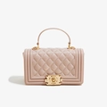 Elegante bolso de mano rosa nude en PVC acolchado con cierre dorado para mujer - Albaricoque