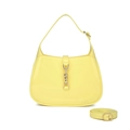 Sac bandoulière demi-lune jaune pâle en PVC brillant avec boucle dorée élégante - Jaune clair