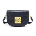 Bolso tipo montura negro de piel de cocodrilo con hebilla B dorada y correa de hombro - Azul marino