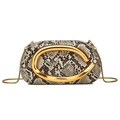 Crossbody emmertas met grijs slangenpatroon en een grote matgouden C-vormige gesp - Abrikoos