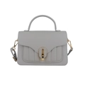Petit sac carré plissé gris avec fermoir doré et bandoulière amovible élégante - Gris