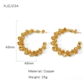 Boucles d'oreilles créoles dorées en forme de C avec texture de perles facettées - Style de Créole en C à Perles Métalliques Facettées (XJZJ23A)