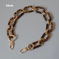 Dettaglio catena in resina tartarugata da 45cm con anelli dorati e fermagli a moschettone - Leopardato 45CM