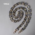 Detalle de correa de cadena de 120cm en resina jaspeada y metal dorado con mosquetones - 120cm / Gris