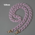 Gros plan d'une bandoulière de sac en acrylique rose givré de 120 cm avec fermoirs dorés - Style Long / Rose Mat