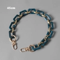 Detalle de cadena para bolso de 45cm en resina jaspeada azul y metal dorado con mosquetones - 45cm / Azul