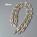 Dettaglio della tracolla da 120cm in resina marmorizzata e metallo dorato con moschettoni - Beige 120cm