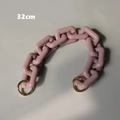 Dettaglio catena per borsa 32cm in acrilico rosa polvere con chiusure a molla dorate - 32cm / Viola
