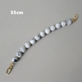 Dettaglio catena per borsa da 35cm in perline acriliche marmorizzate con chiusure dorate - 35cm / Perle Tonde Grigie