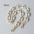 Detailed view of a 63cm marble acrylic chain with gold metal rings and lobster clasps - Beige-63CM
