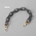 Detail der 40cm matten grauen Acrylkette mit goldenen Karabinerverschlüssen für Taschen - 40CM / Matt Grau