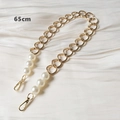 Dettaglio di una catena per borsa dorata da 65cm a cuore con eleganti perle bianche - 65cm / Stile Doppia Giunzione Perle