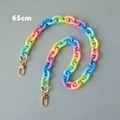 Detalle de cadena de resina acrílica de 65cm de colores con cierres dorados - 65cm