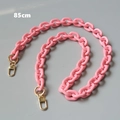 Detailansicht einer 85cm pinkfarbenen Acryl-Kette mit goldenen Metall-Karabinerhaken - 85cm / Rosa