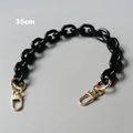 Detailansicht der 35cm schwarzen Harzkette mit eleganten goldenen Karabinerverschlüssen - 35cm / Schwarz