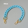 Detalle de cadena de 40 cm en resina acrílica azul mate con cierres de mosquetón dorados - 40CM / Azul