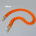 Detail einer 60cm matt orangen Taschenkette aus Harz mit goldfarbenen Metall-Karabinern - 60CM / Orange
