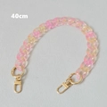 Détail macro d'une chaîne en résine rose et jaune de 40cm avec des fermoirs mousquetons dorés - Rose Bicolore 40CM