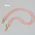 Détail macro de la chaîne en résine acrylique bicolore de 60 cm avec fermoirs dorés - Rose Bicolore 60CM